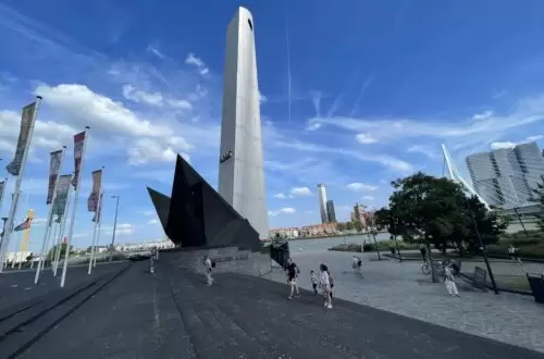 Rotterdam - monument en hommage - guerre 39-45