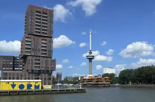 Rotterdam - vue sur la tour Euromast et un pavillon chinois