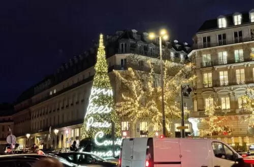 place face aux grands magasins haussmanniens