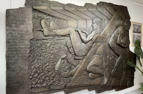 bas-relief sur le travail des tunneliers Néo-Zélandais