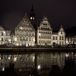 Ces maisons chargées d'histoire nous offrent un panorama magnifique