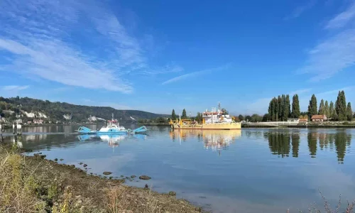 La Bouille entre falaises et la Seine. Un joyau qui a inspiré d’illustres peintres.