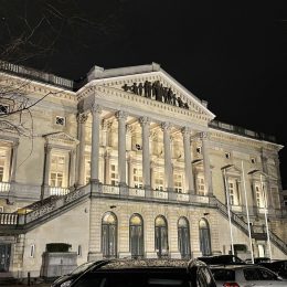 Palais de Justice - bâtiment néoclassique du 19e s- il n’abrite plus aujourd'hui que la Cour d’Assises et la Cour d’Appel