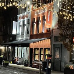 les propriétaires illuminent leurs façades mais c'est la ville de Gent qui finance le coût de l'électricité