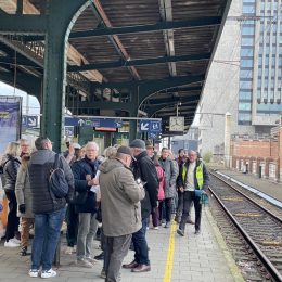 on attend le train